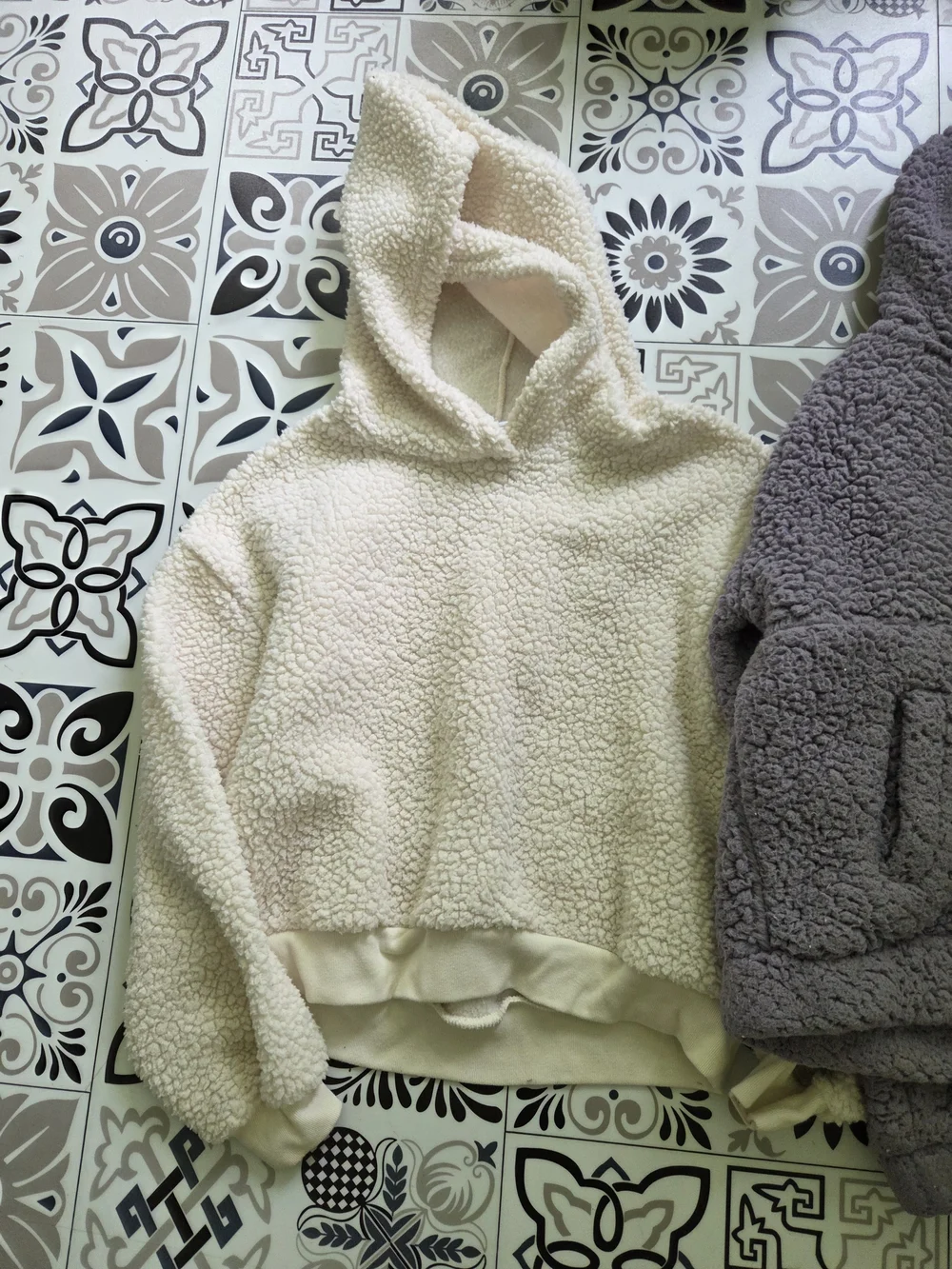 3 Jackets, 2 Kids Plush Hooded Jacket 1 White, 1 Lavendar Sherpa Style, 14/16
